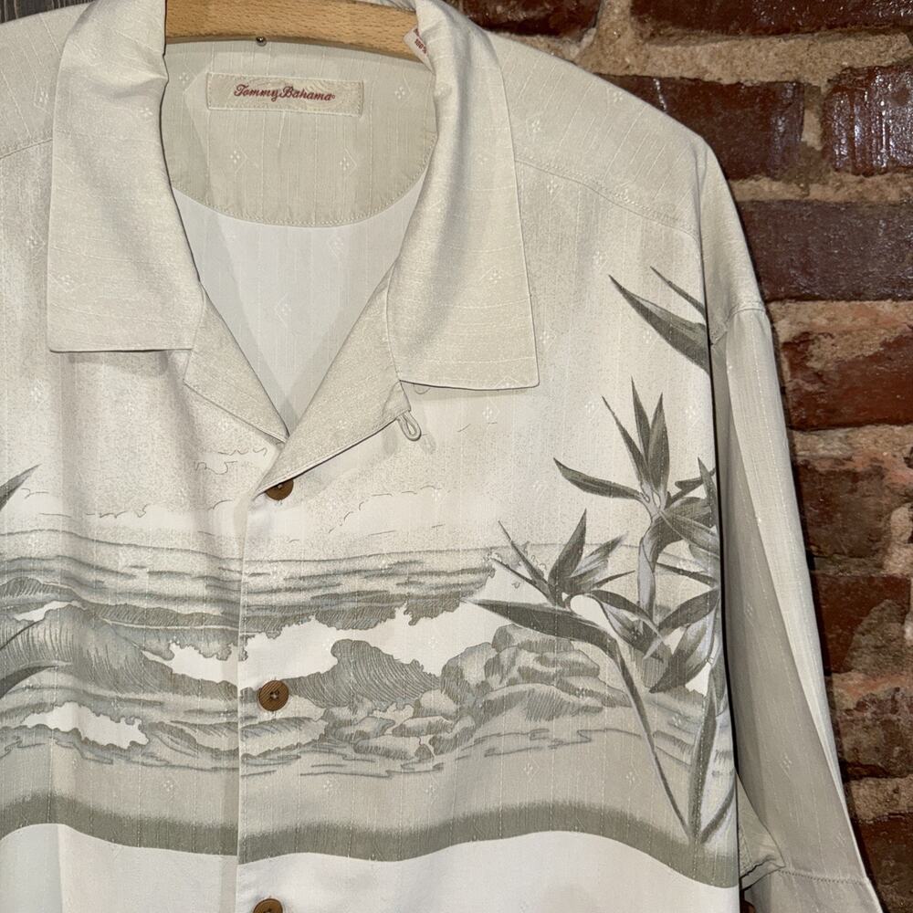Tommy Bahama SILK Shirt Men XL Floral Hawaiian Island Surf Waves Beach Ocean EUC - Picture 4 of 8